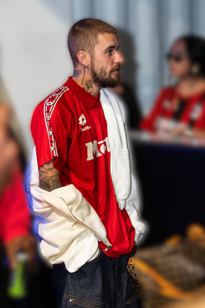 Jersey Spotlight Justin Bieber’s Retro Red “Motta” Streetwear Look